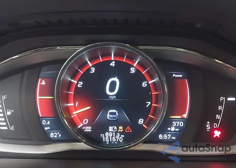 2015 Volvo Xc60 T6 R-Design Platinum z USA, uszkodzony, nr VIN YV4902RS9F2734539